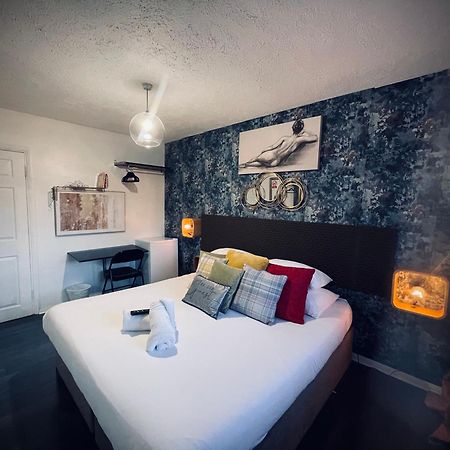 R1 Superking Sized Bed & 65" Tv On The Wall In Clapham Appartement Londen Buitenkant foto
