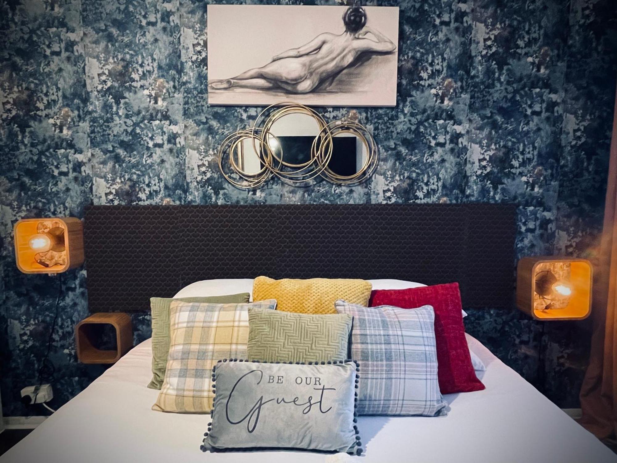 R1 Superking Sized Bed & 65" Tv On The Wall In Clapham Appartement Londen Buitenkant foto