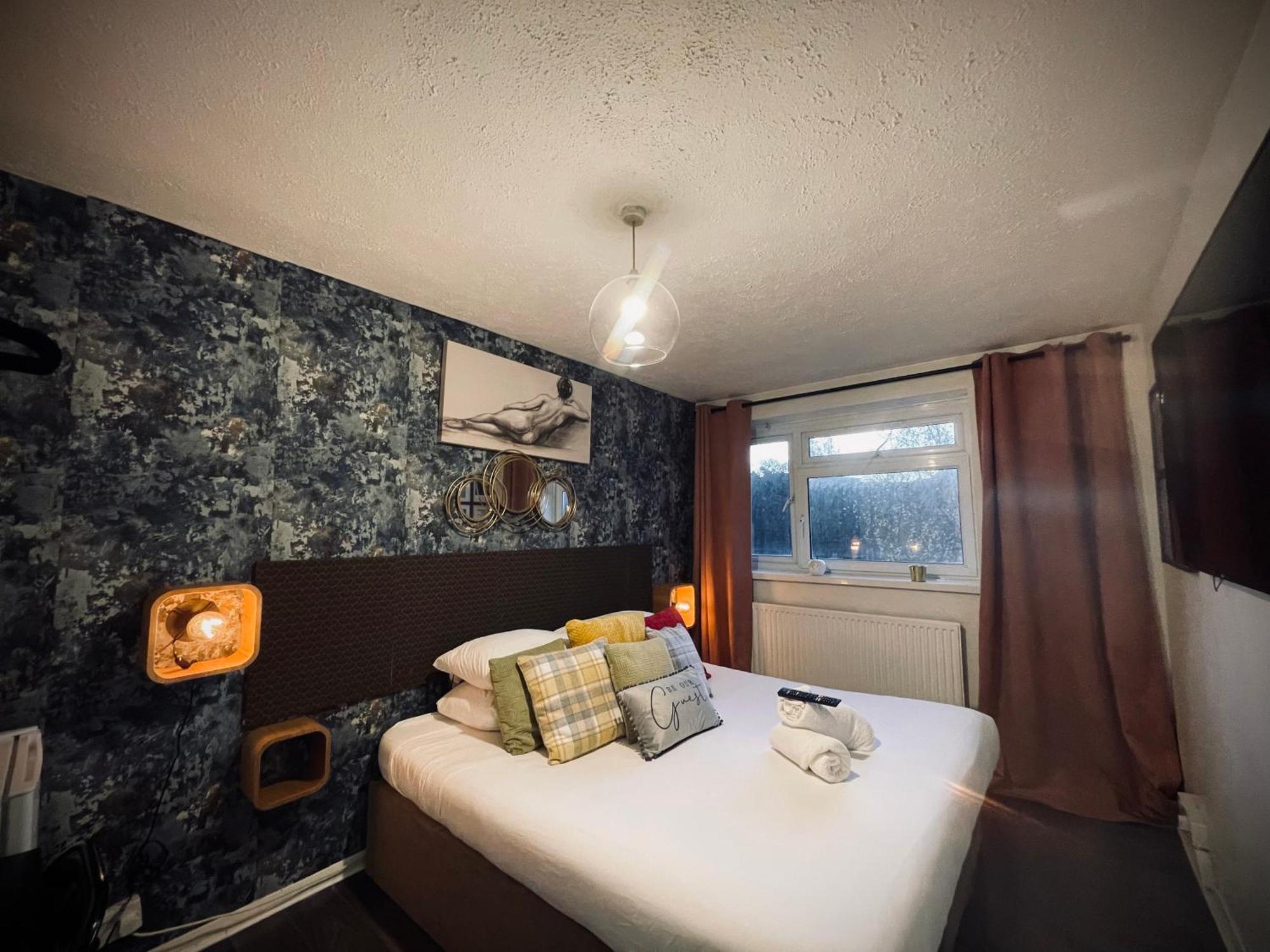 R1 Superking Sized Bed & 65" Tv On The Wall In Clapham Appartement Londen Buitenkant foto