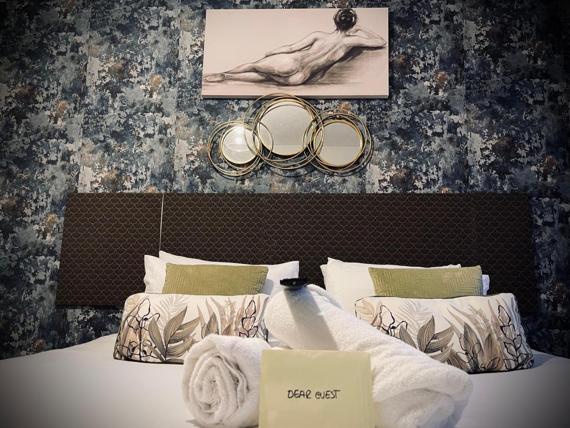 R1 Superking Sized Bed & 65" Tv On The Wall In Clapham Appartement Londen Buitenkant foto