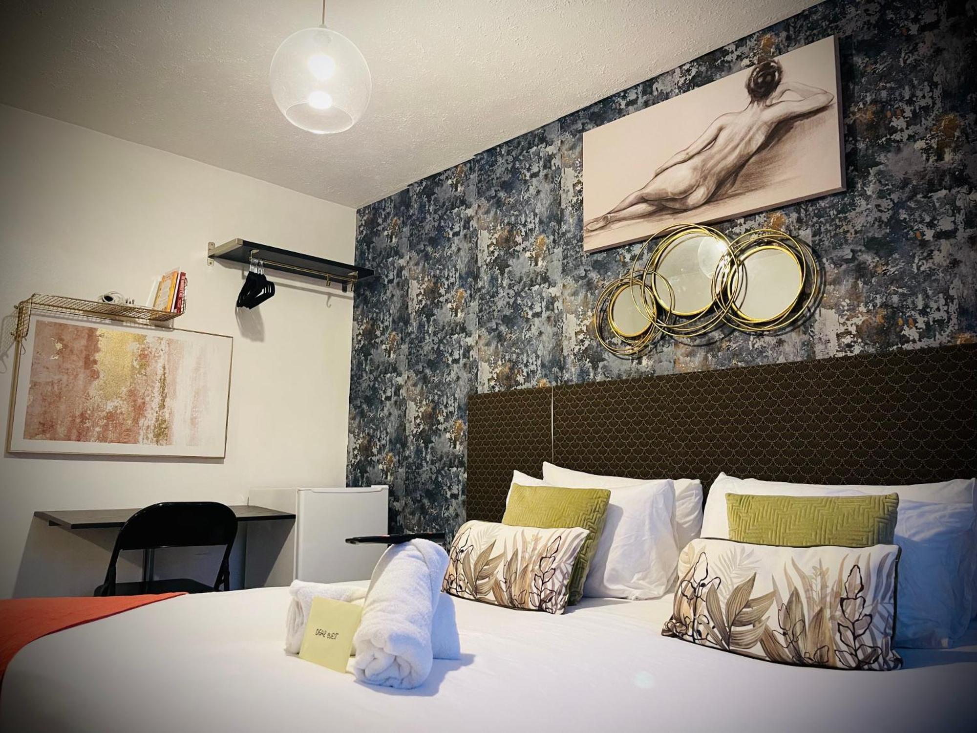 R1 Superking Sized Bed & 65" Tv On The Wall In Clapham Appartement Londen Buitenkant foto