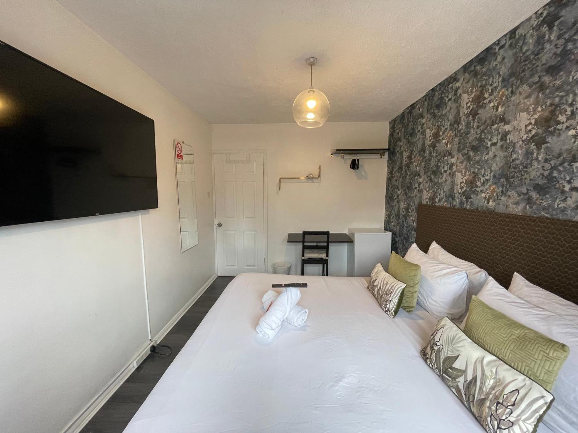 R1 Superking Sized Bed & 65" Tv On The Wall In Clapham Appartement Londen Buitenkant foto